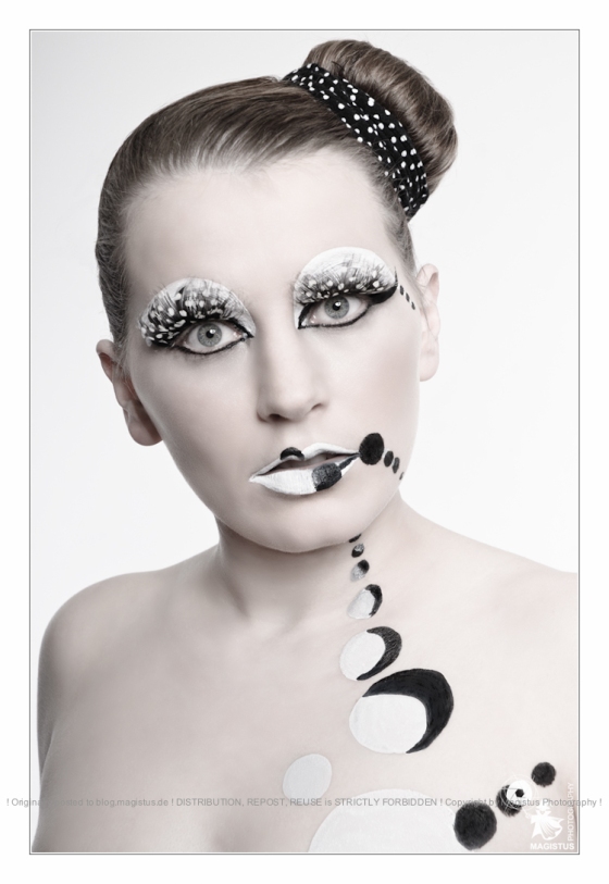 Black n White - Close-Up Portrait with really great make-up / facepainting work - Photo © by Magistus