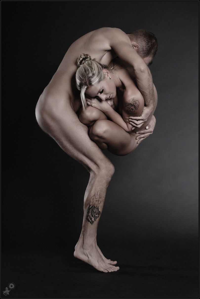Athletic Nude Art - A really athletic nude art posing of a nude male and female model where the male is holding the naked model on his tigh. - © by Magistus