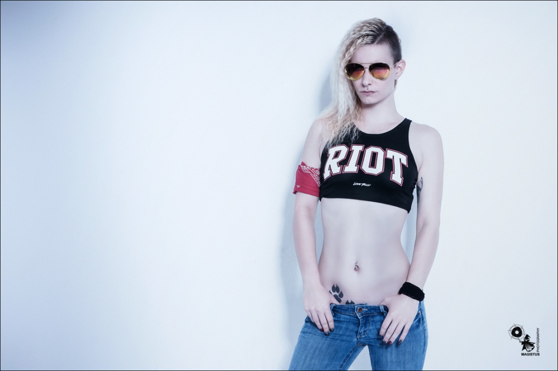 Riot Girl - Sexy Jeans Portrait with fantastic model posing with sunglasses and a sexy top in jeans - © by Magistus